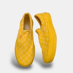 Vans classic slip on low top  skate design  checkerboard sneakers in yellow sz 9